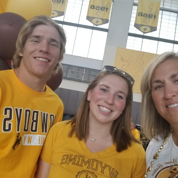 Meet your Posher, Lisa - Picture 1 of 1